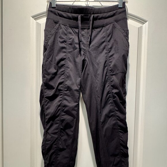 Lululemon Tapered Studio Pant in Black Size 6 - Picture 1 of 8